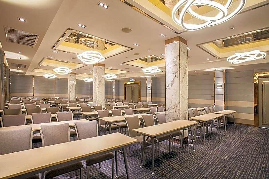 โรงแรม Hill Fresco 5*
