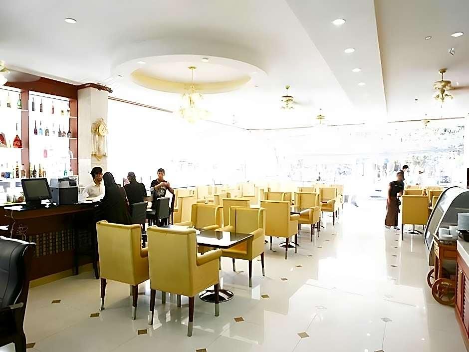 โรงแรม The Grand