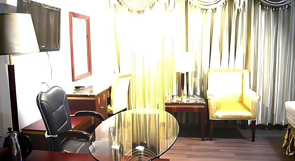โรงแรม The Grand