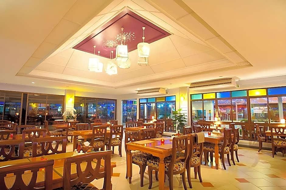 Hotel Sabai Nearby Marina