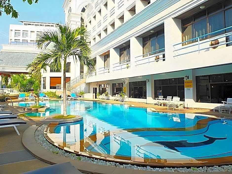 โรงแรม The Camelot 4*