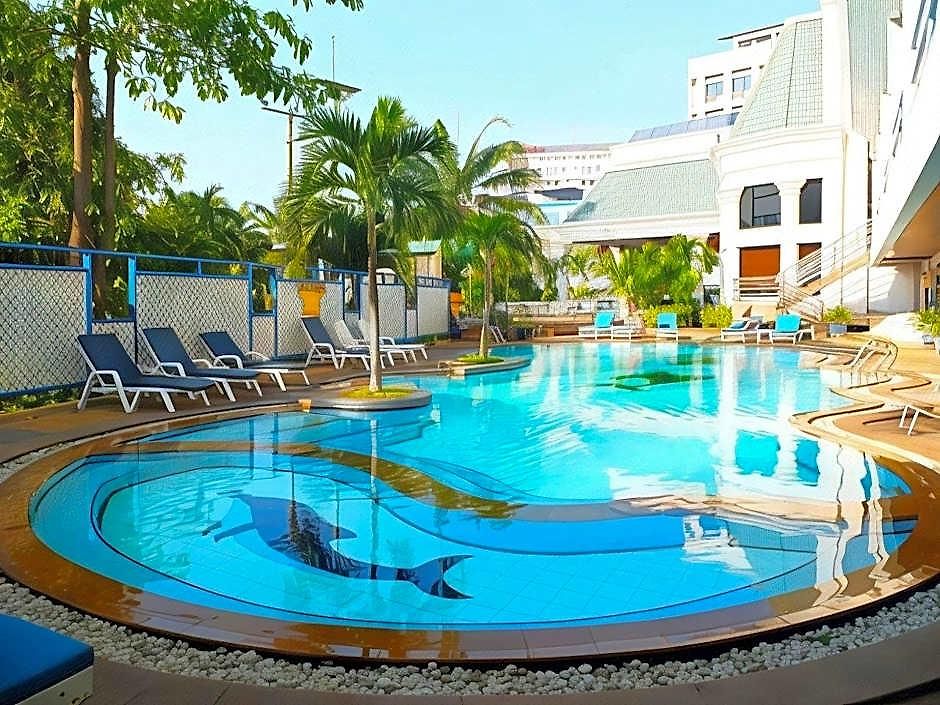 โรงแรม The Camelot 4*