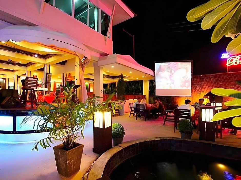 Sea Breeze Jomtien โรงแรม 4*