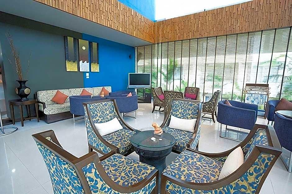 โรงแรม Sea Breeze Jomtien Pattaya