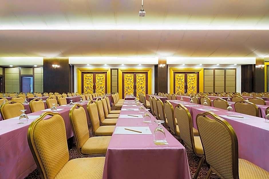 Aiyara Grand Hotel
