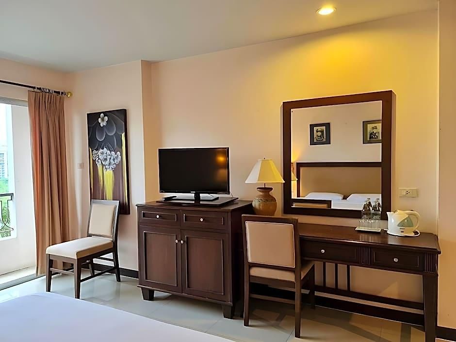 นริส อาร์ท โฮเทล โรงแรม