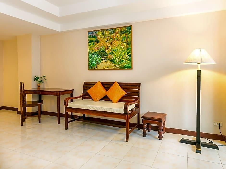 Eastiny Place โรงแรม 3*