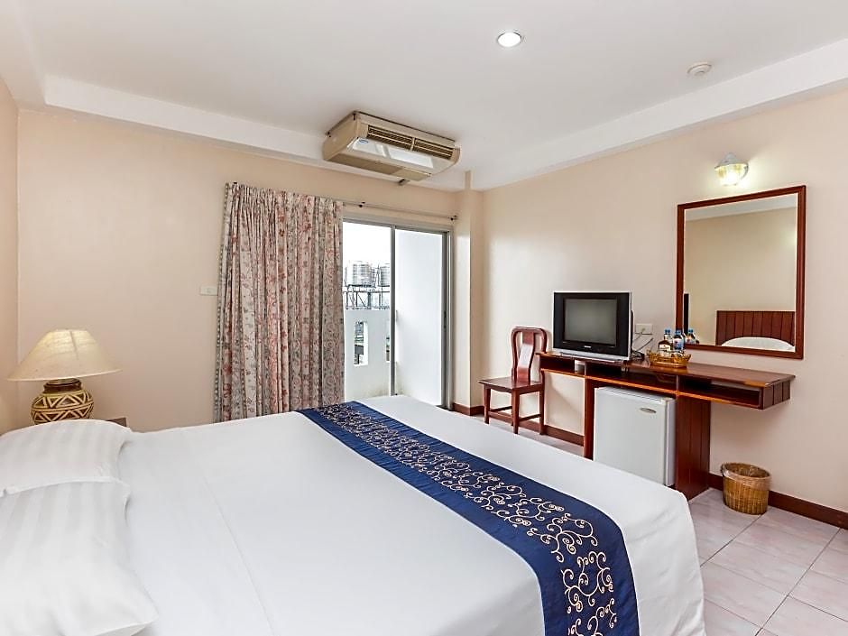 โรงแรม Eastiny Place 3*