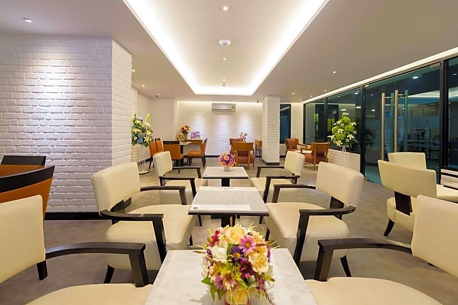 Deep Blue Z10 โรงแรม Pattaya