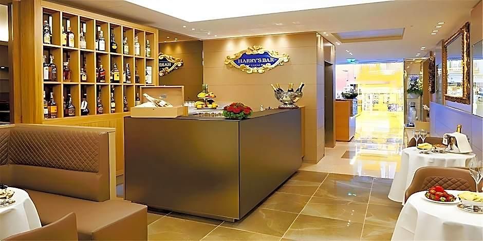Hotel Harrys Bar & Restaurant