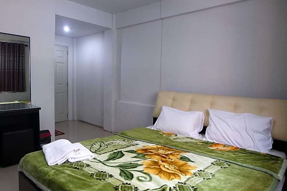 Oyo 75414 Kjs Hotel 2*