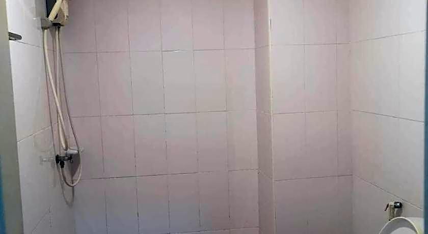 Oyo 75414 Kjs Hotel 2*
