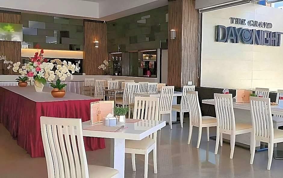 The Grand Day Night โรงแรม Pattaya