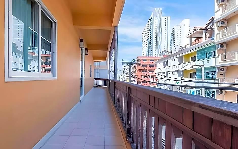โรงแรม Nikom Court