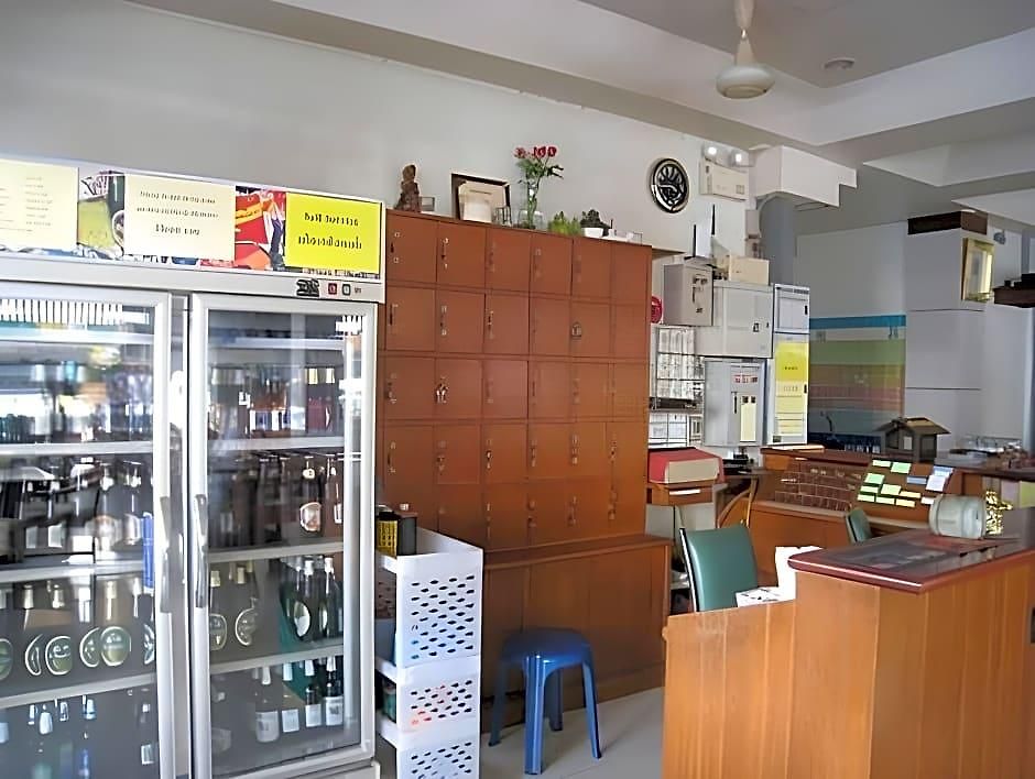 Nikom Court