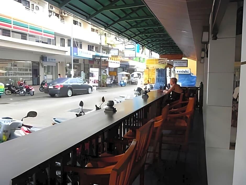 โรงแรม Nikom Court Pattaya