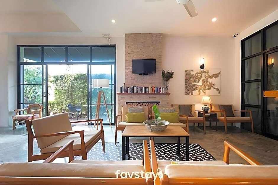 โรงแรม The Corner 3*