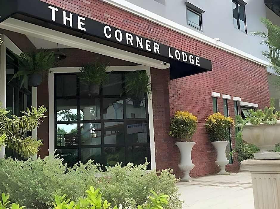 โรงแรม The Corner 3*