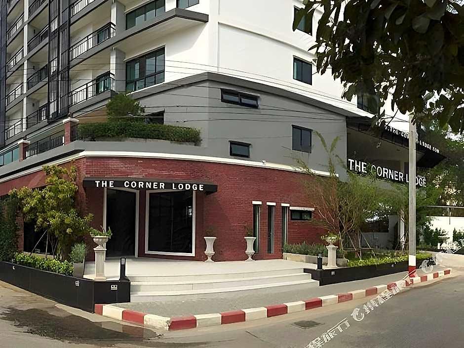 The Corner 3*