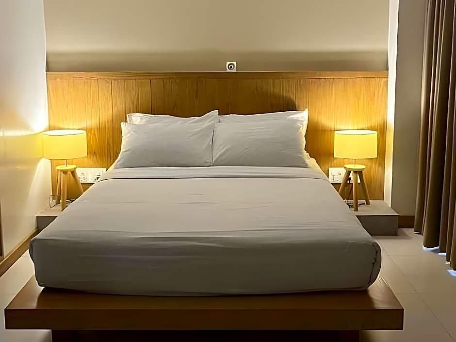 W14 โรงแรม 3*