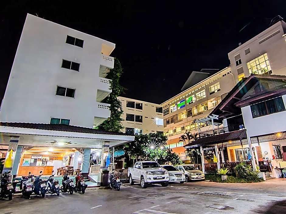 โรงแรม สุทัศน์คอร์ท 2 3*