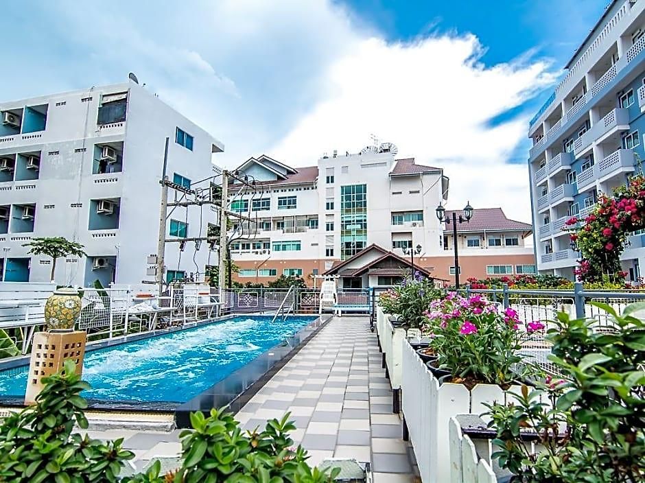 Sutus Court 4 Hotel