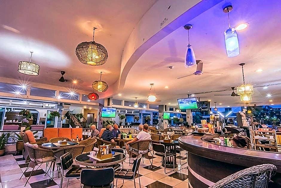 Sutus Court 4 Hotel