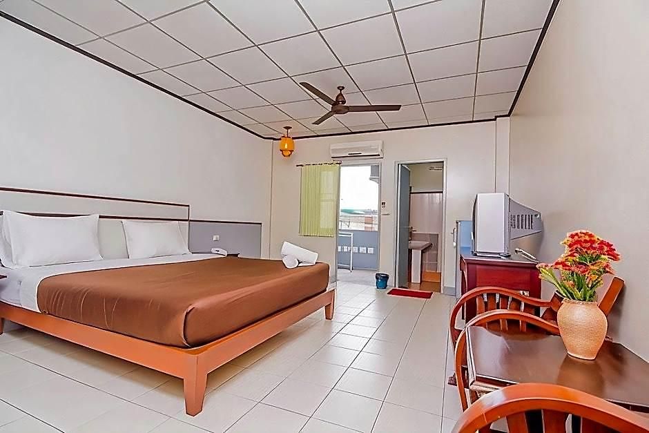 Sutus Court 4 Hotel