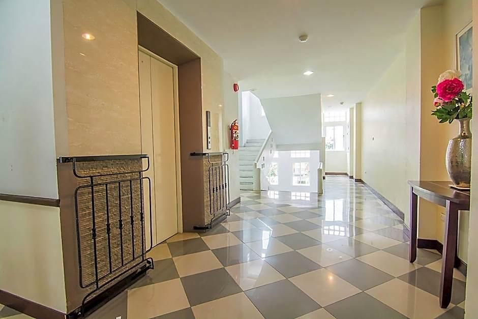 Sutus Court 5 Hotel