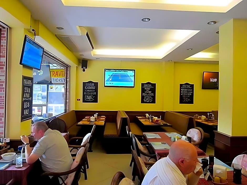Robin's Nest & Restaurant * Pattaya