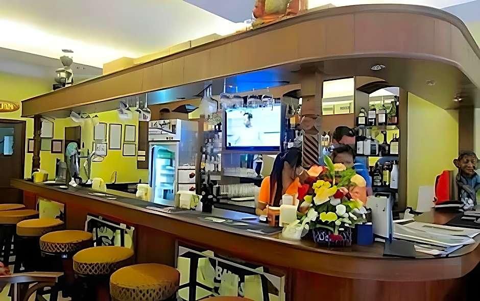 Robin's Nest & Restaurant Guest house