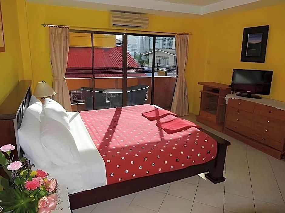 Robin's Nest & Restaurant Guest house Pattaya