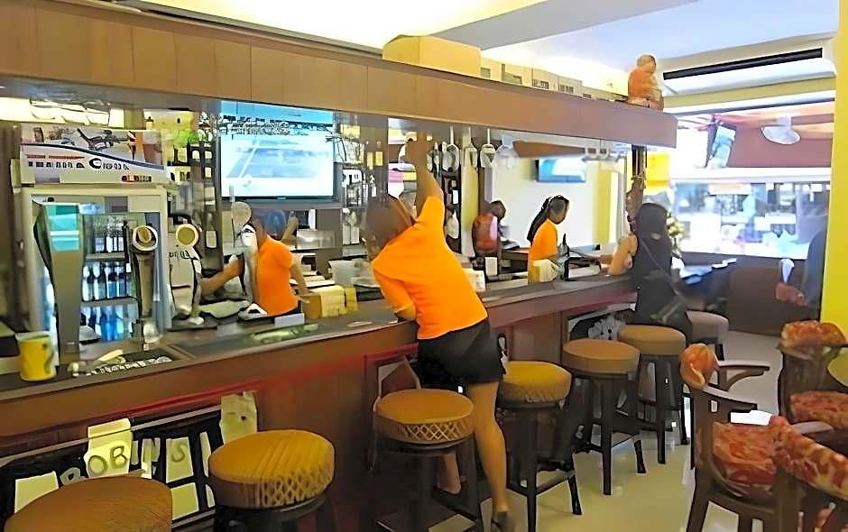 Robin's Nest & Restaurant Guest house *