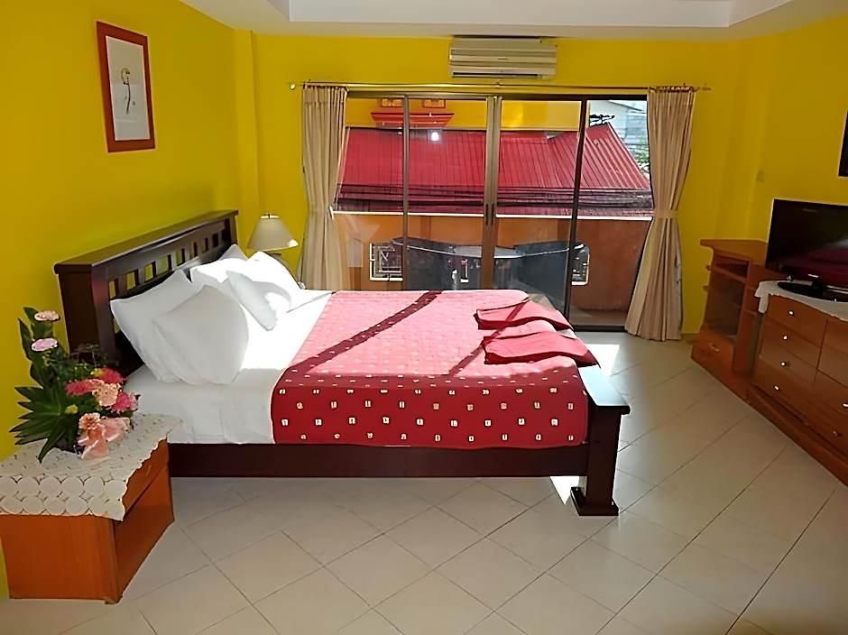 Robin's Nest & Restaurant Guest house Pattaya