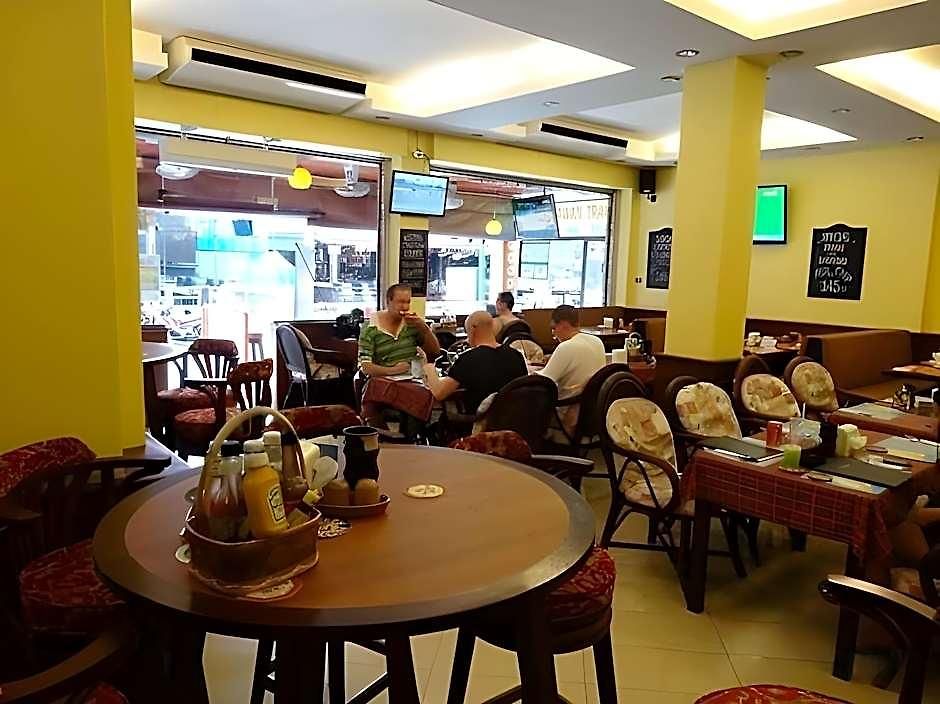 Guest house Robin's Nest & Restaurant