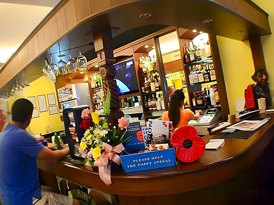 Robin's Nest & Restaurant * Pattaya