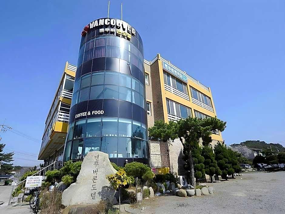 Hotel The Sun Xclusive 3*