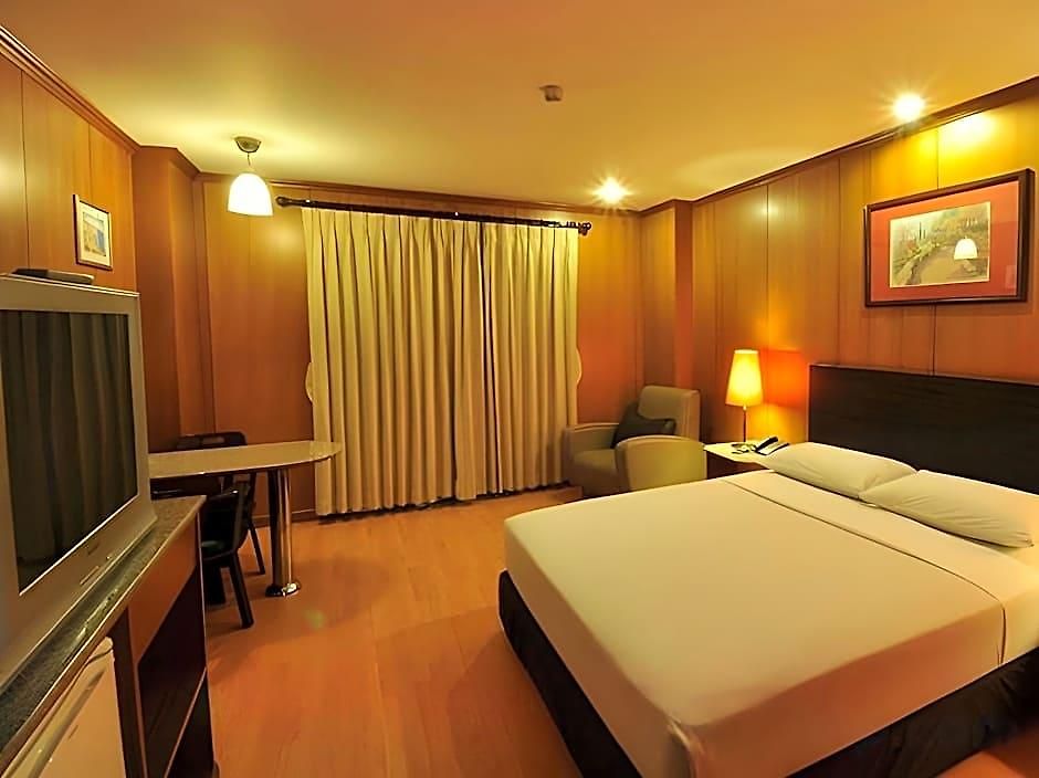 Dynasty Hotel