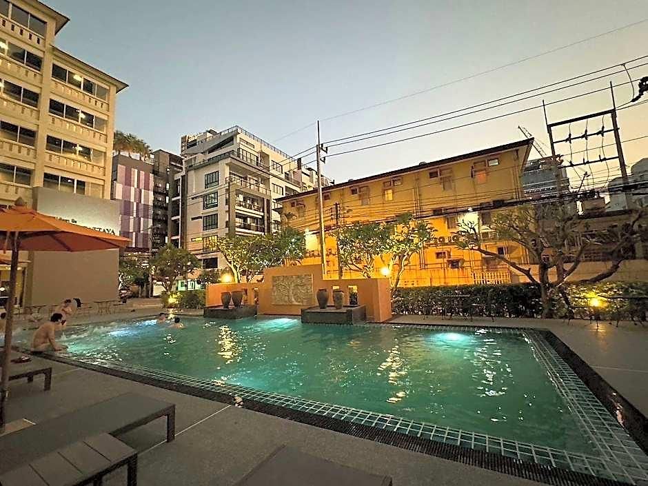 Crown Hotel 3*