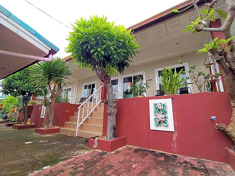 โรงแรม Baan Im Em 2*