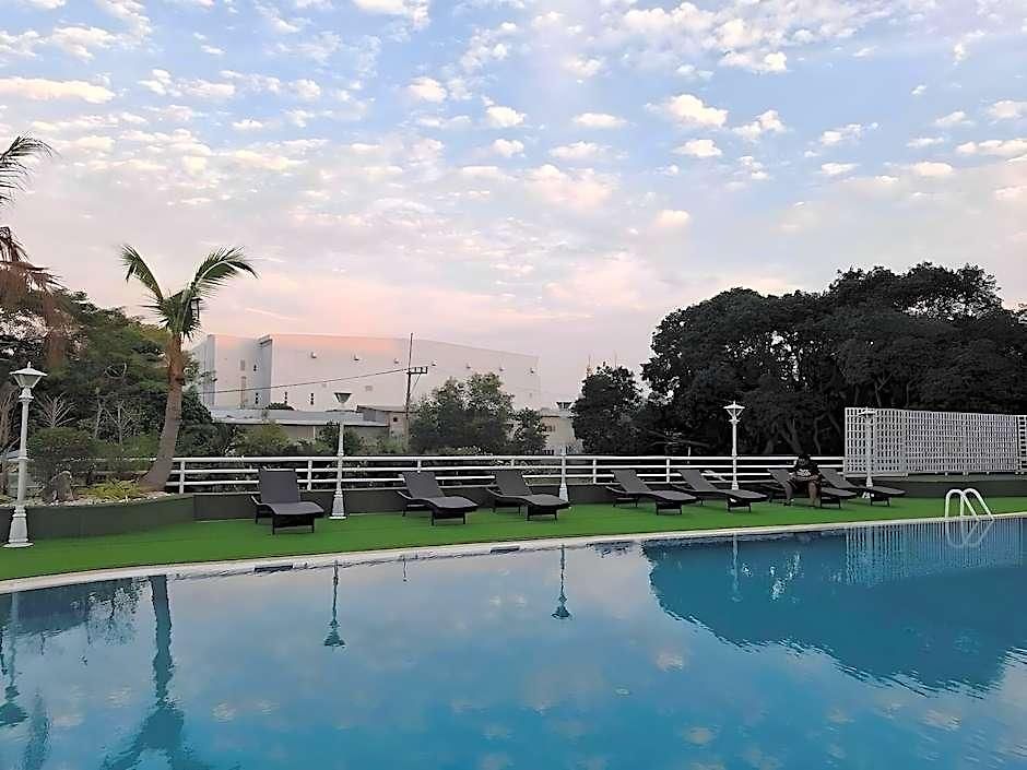 Hotel First Pacific Cirrus 4*
