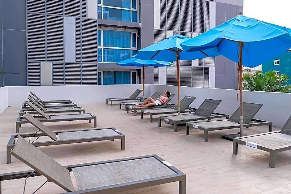 โรงแรม Azure 4*