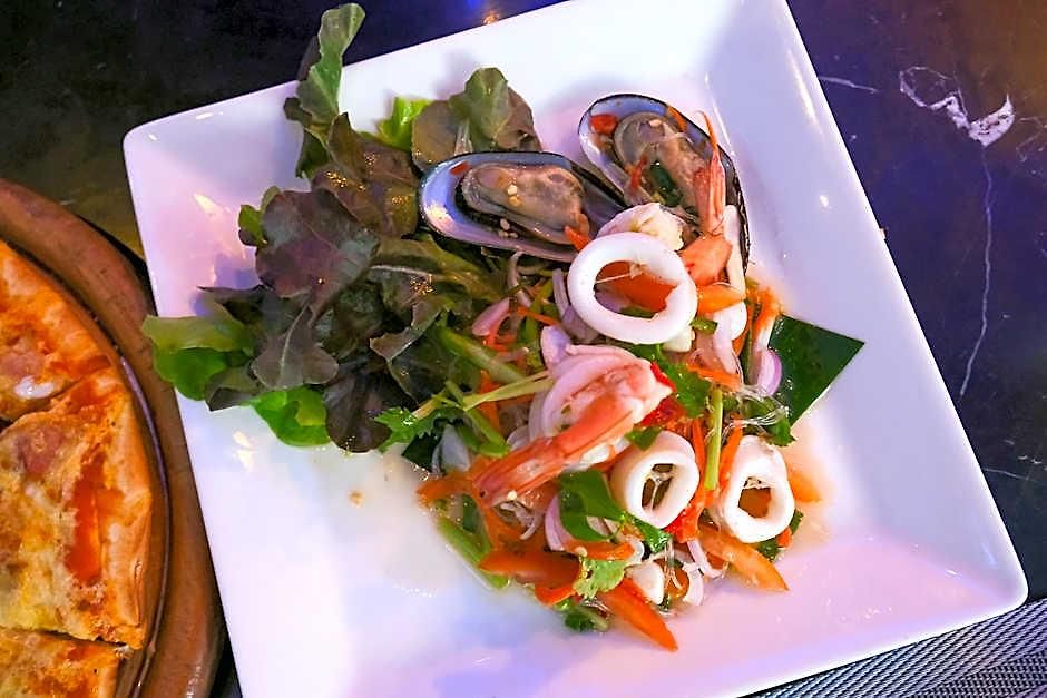 โรงแรม Azure
