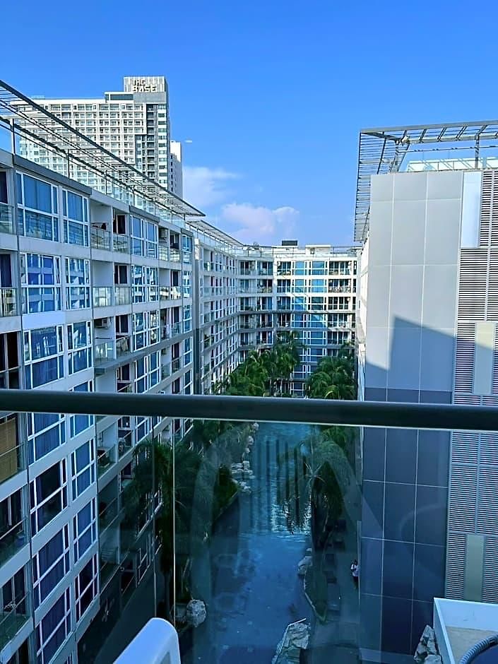 โรงแรม Azure 4*