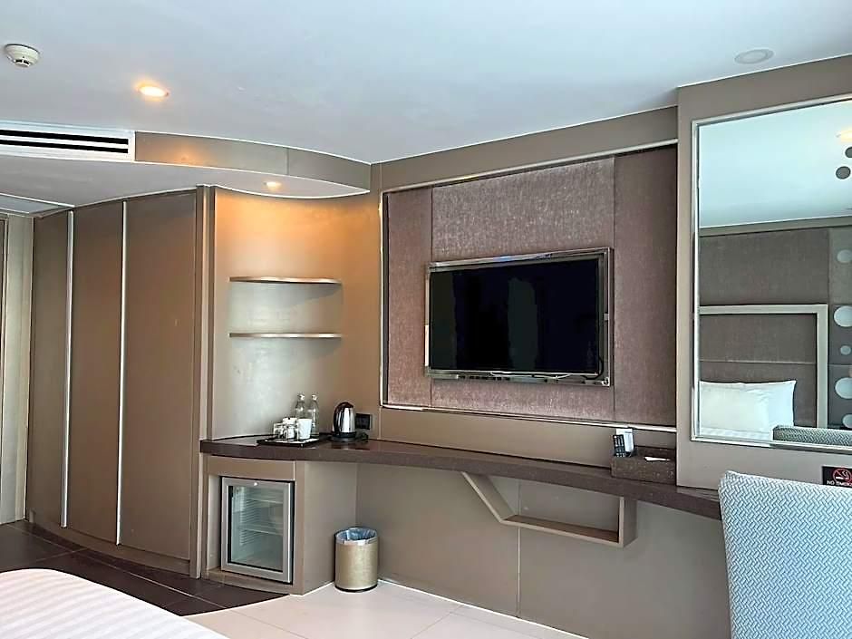 โรงแรม Azure 4*