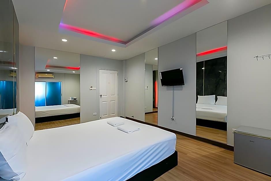 Deeden Hotel