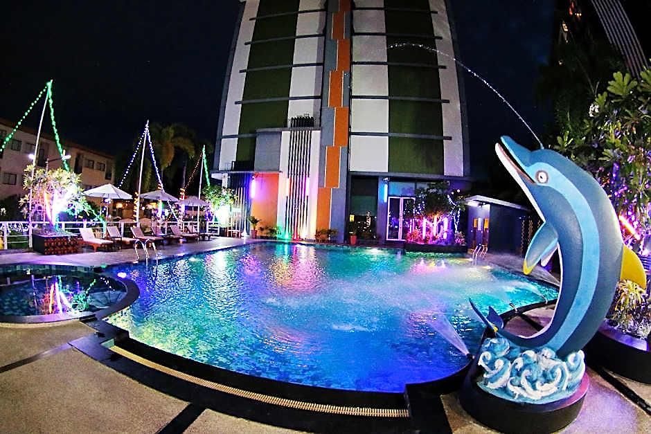 Lakkhana Poolside