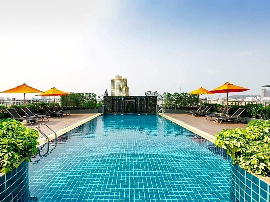 โรงแรม Adelphi 4*