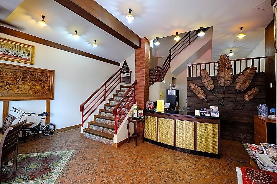 The Red Balcony Inn 2*