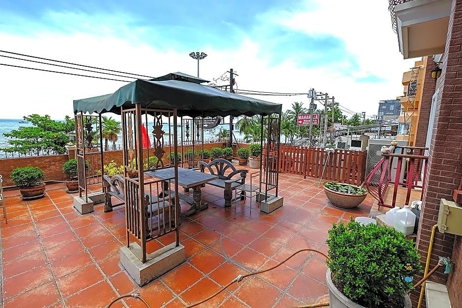The Red Balcony Inn